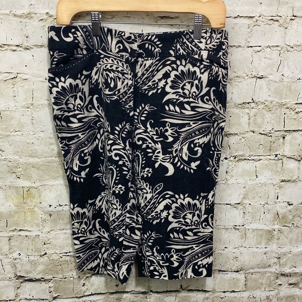 Karen Kane Black Cream Floral Print Linen Blend Capri Pants